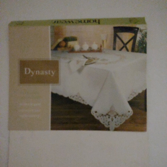 60" X 104" Talblecloth Homewear Cutwork & Embroidery Sam Hedaya open box - Picture 5 of 5